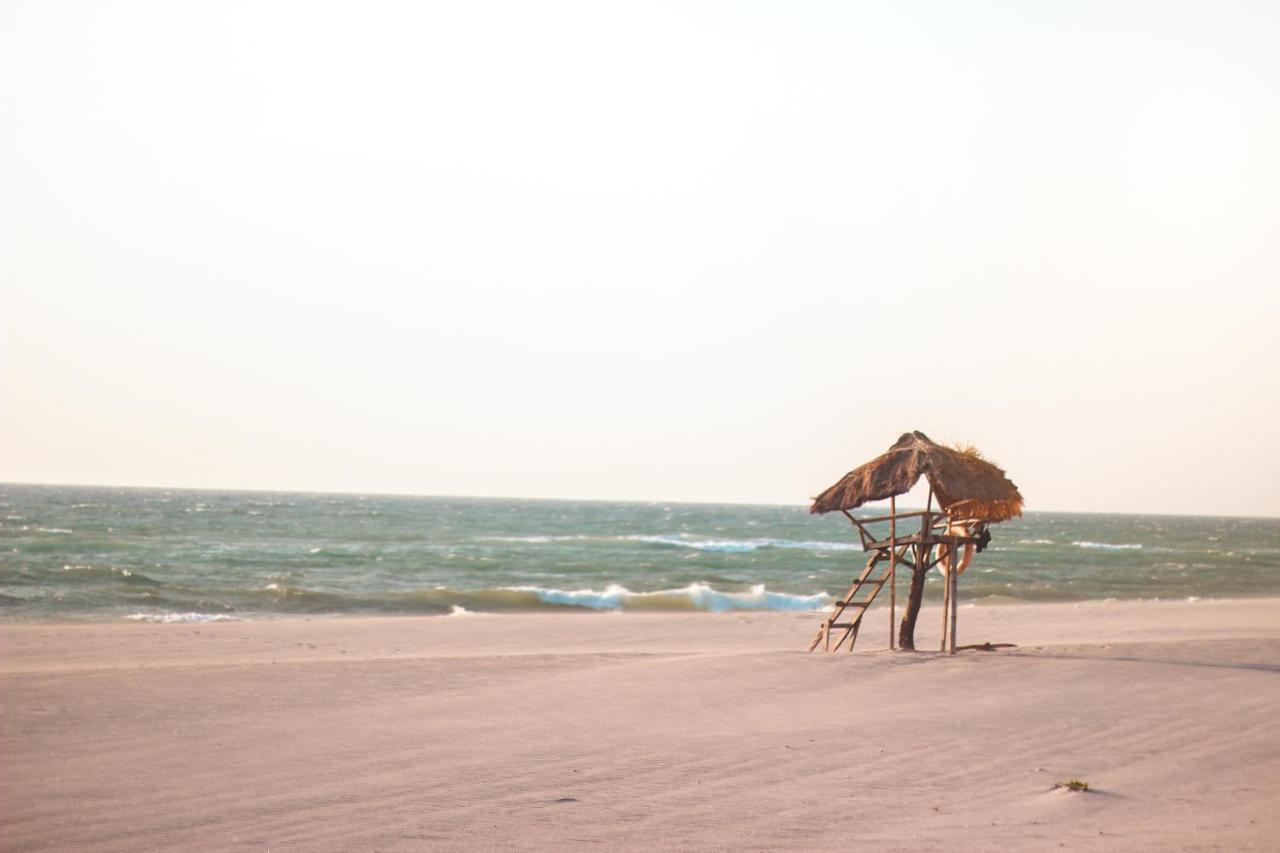 Club Monet Beachfront Resort By Cocotel Cabangan Buitenkant foto