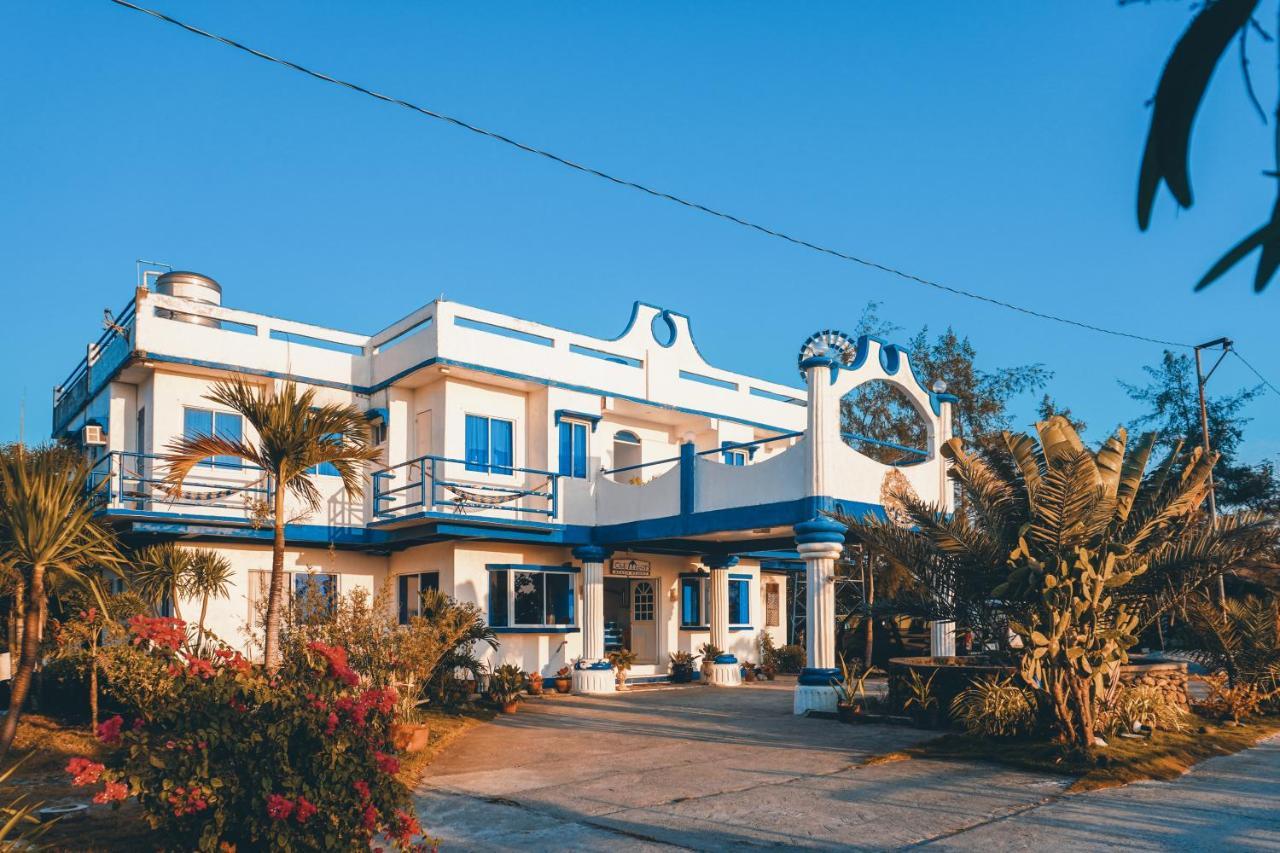 Club Monet Beachfront Resort By Cocotel Cabangan Buitenkant foto