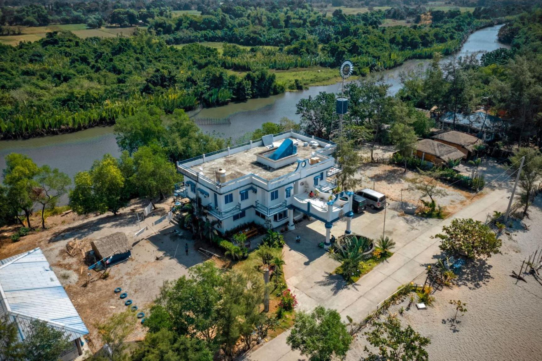 Club Monet Beachfront Resort By Cocotel Cabangan Buitenkant foto