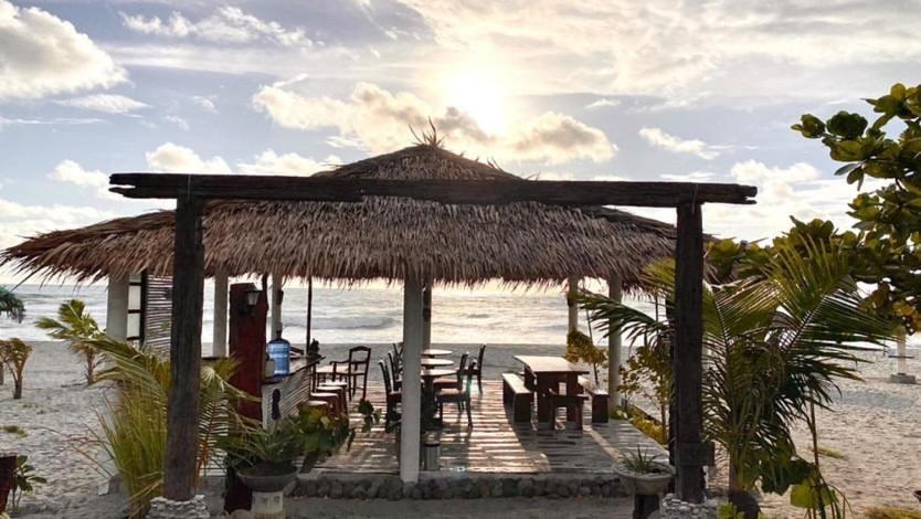 Club Monet Beachfront Resort By Cocotel Cabangan Buitenkant foto
