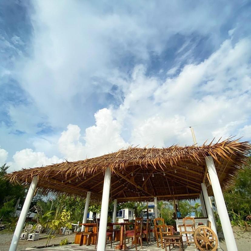 Club Monet Beachfront Resort By Cocotel Cabangan Buitenkant foto